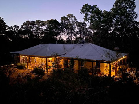 Redtail House - Carlotta - Sydneys Hotel 2