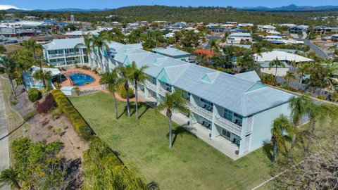 Reef Adventureland Motor Inn - Sydneys Hotel 0