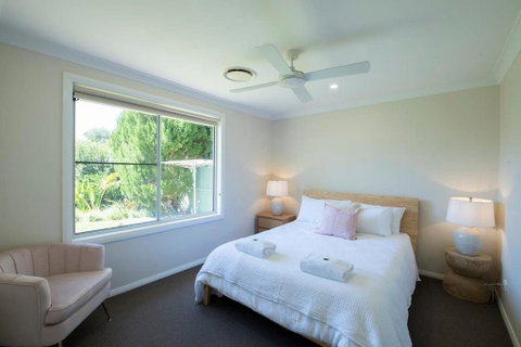 Regand Retreat - Luxurious Family Home, Pool - Sydneys Hotel 1