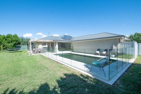 Regand Retreat - Luxurious Family Home, Pool - Sydneys Hotel 2
