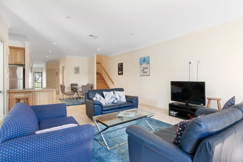 Relax On Charles St - 4A Charles Street Port Elliot - BYO Linen - Sydneys Hotel 1