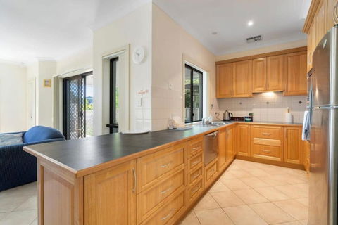 Relax On Charles St - 4A Charles Street Port Elliot - BYO Linen - Sydneys Hotel 3