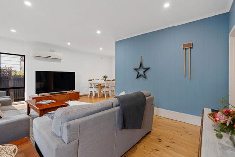 Relaxed Family Beach House - No Linen Included - Sydneys Hotel 3