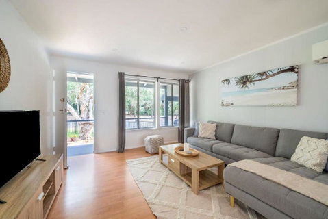 Renovated Beach Home Relax Unwind - Sydneys Hotel 3