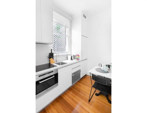 Renovated Studio In Bohemian Area Close To City - Sydneys Hotel 3