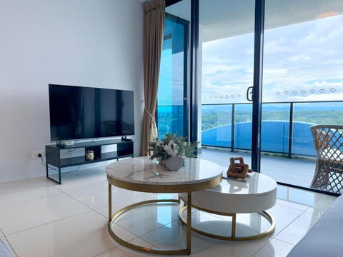 Resort-Style Apartment Near Harbour Town - Sydneys Hotel 2