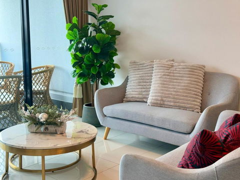 Resort-Style Apartment Near Harbour Town - Sydneys Hotel 0