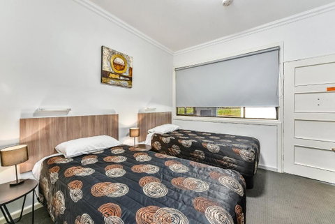 Rest Motels - Sydneys Hotel 0