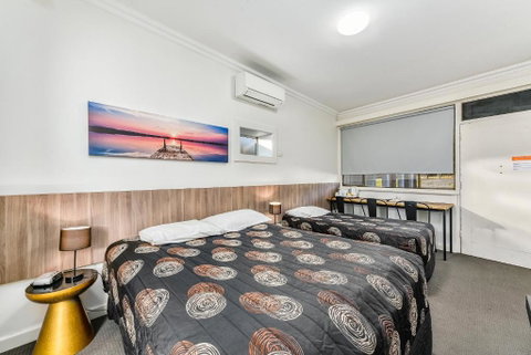 Rest Motels - Sydneys Hotel 1