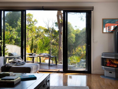 Retreat 34A - Sydneys Hotel 0