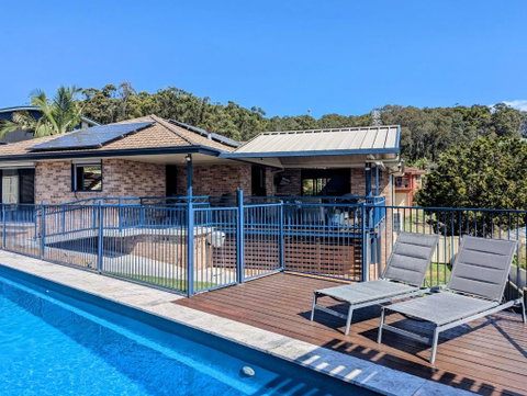 Retreat To Marlin - Sydneys Hotel 0