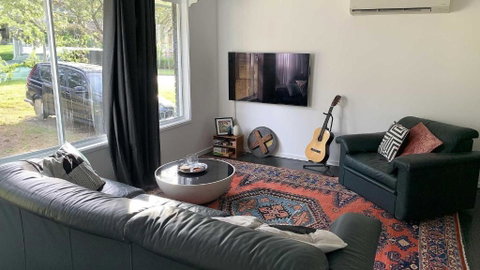 Retro Beach House - Macmasters Beach - Sydneys Hotel 1