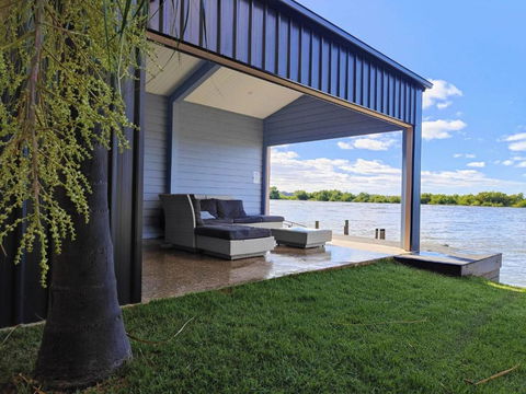 River Life - Sydneys Hotel 0