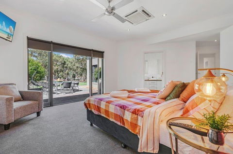 Riverlyne - Riverfront Holiday Home - Sydneys Hotel 3