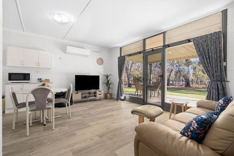 Riversands Rest Accommodation Paringa - Willow Cottage - Sydneys Hotel 0