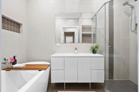 Room In Large Home 6 Min To CBD - Sydneys Hotel 3