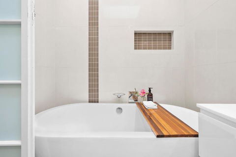 Room In Large Home 6 Min To CBD - Sydneys Hotel 1
