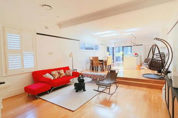 Rose Bay with Sydneys Hotel