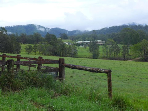 Rural Ambience With Netflix - Sydneys Hotel 0