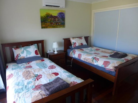 Rural Ambience With Netflix - Sydneys Hotel 1