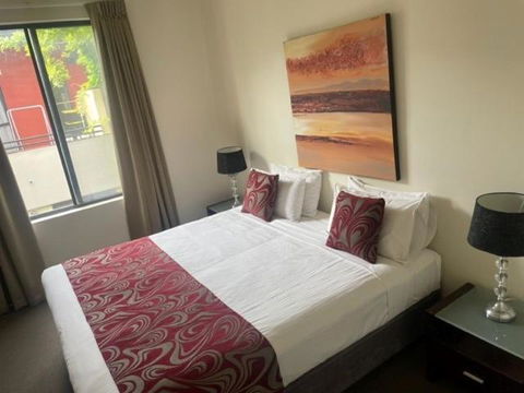 RNR Sturt Holiday Home - Sydneys Hotel 3
