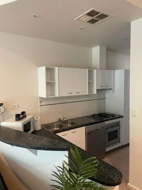RNR Sturt Holiday Home - Sydneys Hotel 2