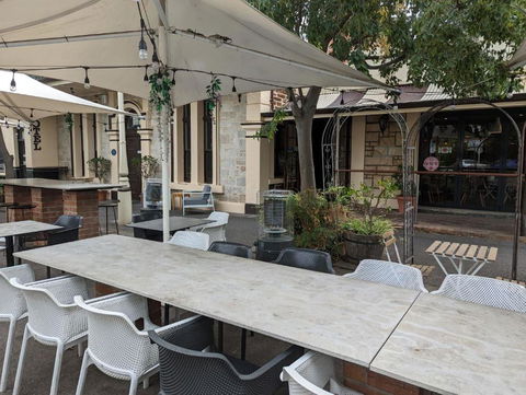 Rob Roy Room 1 - Sydneys Hotel 1