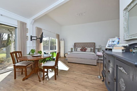Rose Cottage Studio Romantic Or Solo Getaway. Spa, Games Room - Sydneys Hotel 1