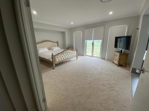 Rosehill Vines - Sydneys Hotel 1