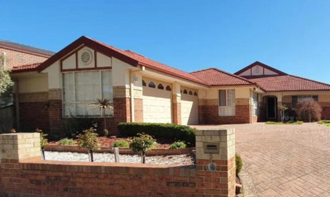 Roxy - A Spacious Cosy Getaway - Near Mel Airport - Sydneys Hotel 2