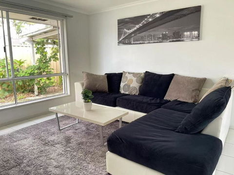 Runaway Bay Family Haven With 4beds - Sydneys Hotel 0