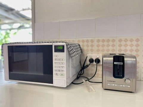 Runaway Bay Family Haven With 4beds - Sydneys Hotel 1