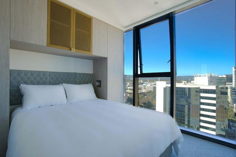 Rundle Retreat - 2BR Apartment With Stunning Views - Sydneys Hotel 0