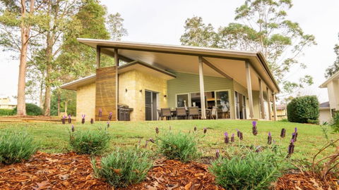 RUST - Sydneys Hotel 1