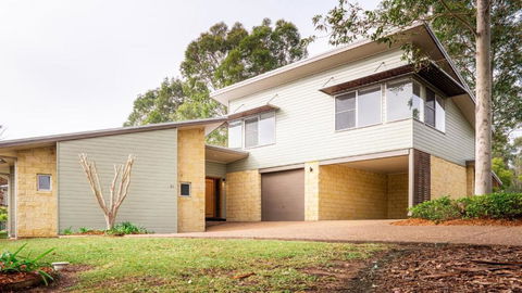 RUST - Sydneys Hotel 2