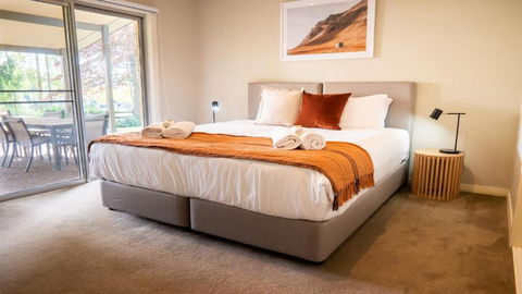 RUST - Sydneys Hotel 3