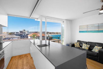 S16S - Bondi Vistas with Sydneys Hotel