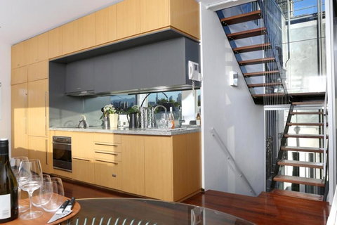 Saint George - The Townhouse - Sydneys Hotel 3