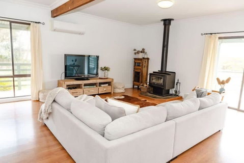 Salt Bush Cottage Peterborough - Sydneys Hotel 0