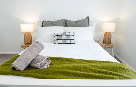 Salt Bush Cottage Peterborough - Sydneys Hotel 2