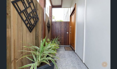 Salt Zen Holiday Townhouse - Sydneys Hotel 1