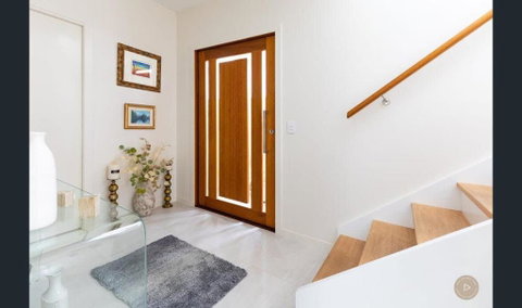 Salt Zen Holiday Townhouse - Sydneys Hotel 2