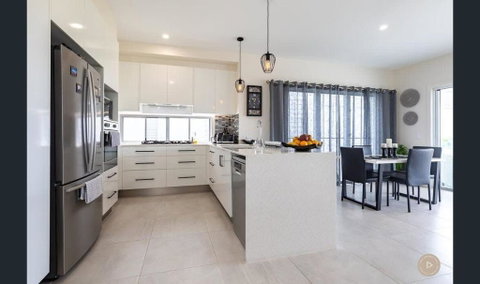 Salt Zen Holiday Townhouse - Sydneys Hotel 3