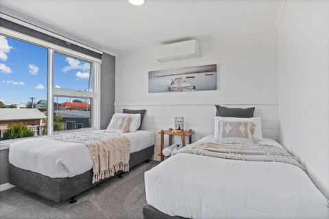 SALTAIR Beach House Right In Town - Sydneys Hotel 2