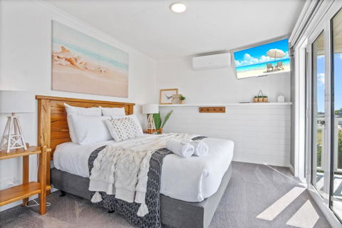 SALTAIR Beach House Right In Town - Sydneys Hotel 1