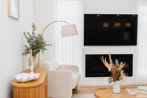 Saltwater Lux, 4 Bdrm, 3 Bath, Golf, Weddings, Beaches, Adventure Park - Sydneys Hotel 1