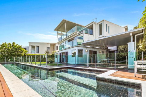 Saltwater, Sunrise Beach - Sydneys Hotel 1