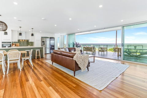 Saltwater, Sunrise Beach - Sydneys Hotel 0