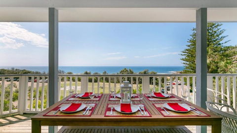Salty Air Beachside Cottage At Killcare - Sydneys Hotel 1