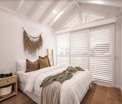 SALTY PALMS On HENLEY -THREE - Sydneys Hotel 0